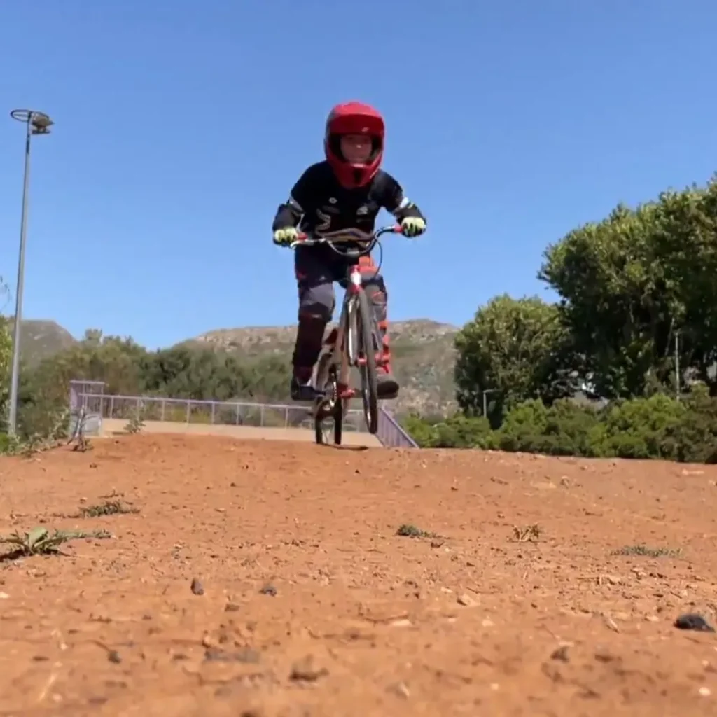 Paula Peña, Frantziako bmx-ko munduko txapelketarekin amets egiten duen 8 urteko txapelduna