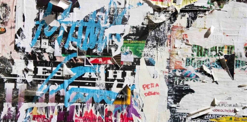 Grafitia espazio publikoetan modu ilegalean zein legalean idatzitako edo marraztutako mezua edo marrazkia da. Hau adierazpen artistiko bisuala da. Arte hau Paleolitikotik existitzen da, aro honetako gizakiek marrazkiak (graffitia-k) egiten zituzten kobazuloen paretetan. Hauek leku askotan ikusten dira; eraikinen hormetan, kaleko lurzoruan, zubietan, autobusetan, arropan, musika albumen azaletan, (rap) abestietako bideoklipetan… Honen eragina mundu osotik…