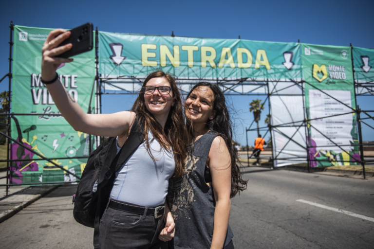 Montevideo Late jaialdia: show-en ordutegiak, grilla eta tokira eraman daitekeena