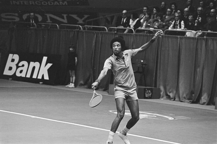 Arthur Ashe, arrazakeriaren, bere bihotzaren eta HIESaren aurka borrokatu zuen txapelduna